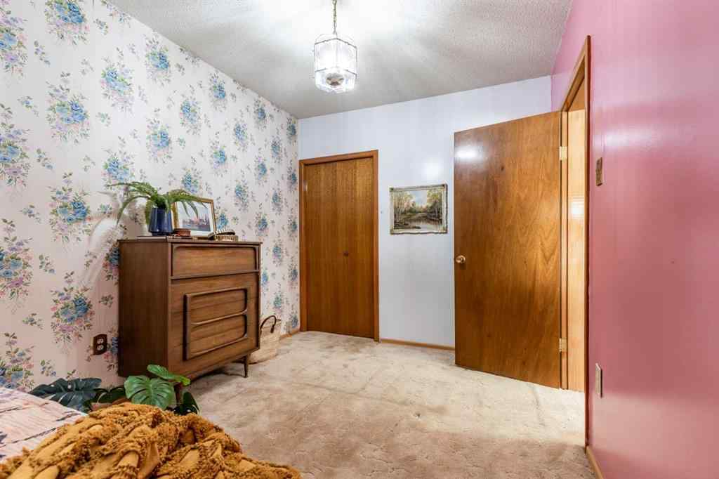 MLS® A2266218 - 1070 Queen Street SE in River Flats Medicine Hat, Residential