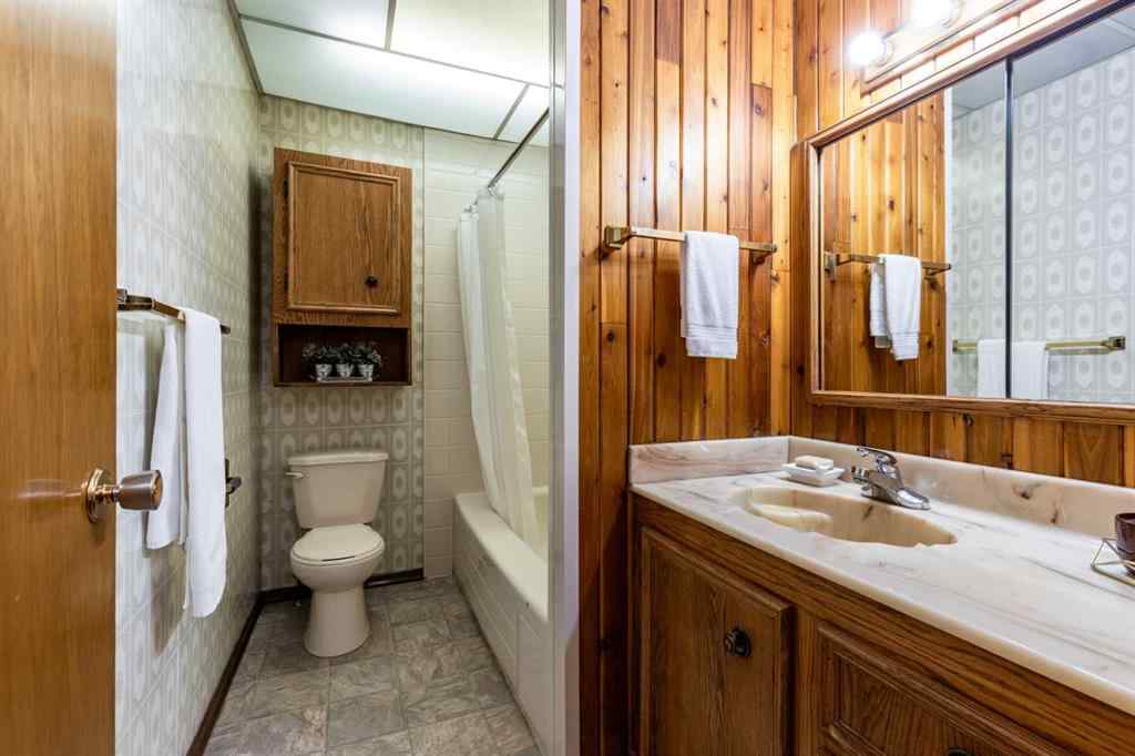 MLS® A2266218 - 1070 Queen Street SE in River Flats Medicine Hat, Residential