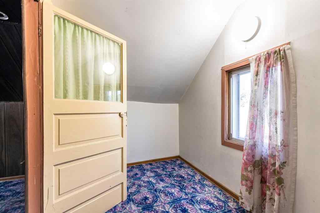 MLS® A2266218 - 1070 Queen Street SE in River Flats Medicine Hat, Residential