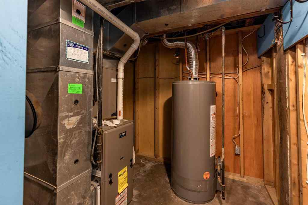 MLS® A2266218 - 1070 Queen Street SE in River Flats Medicine Hat, Residential