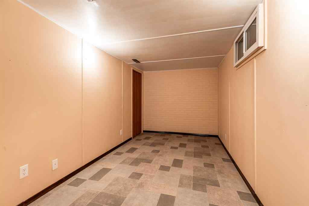 MLS® A2266218 - 1070 Queen Street SE in River Flats Medicine Hat, Residential