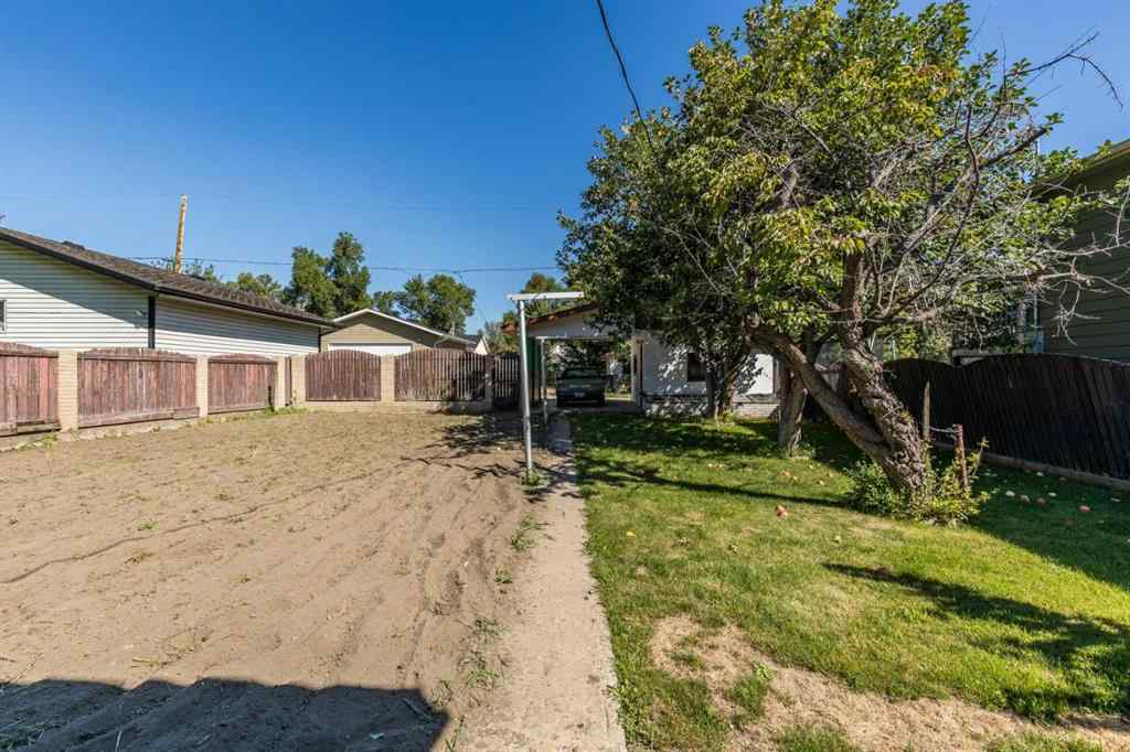 MLS® A2266218 - 1070 Queen Street SE in River Flats Medicine Hat, Residential