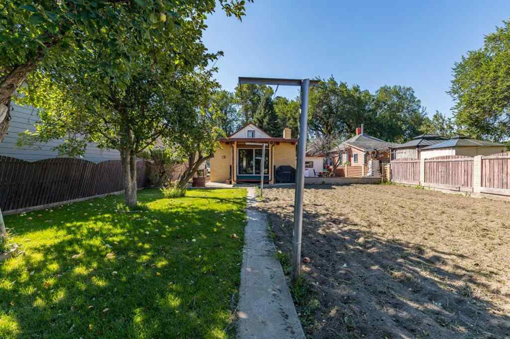 MLS® A2266218 - 1070 Queen Street SE in River Flats Medicine Hat, Residential