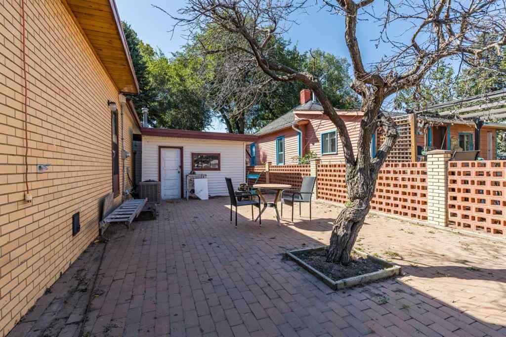 MLS® A2266218 - 1070 Queen Street SE in River Flats Medicine Hat, Residential