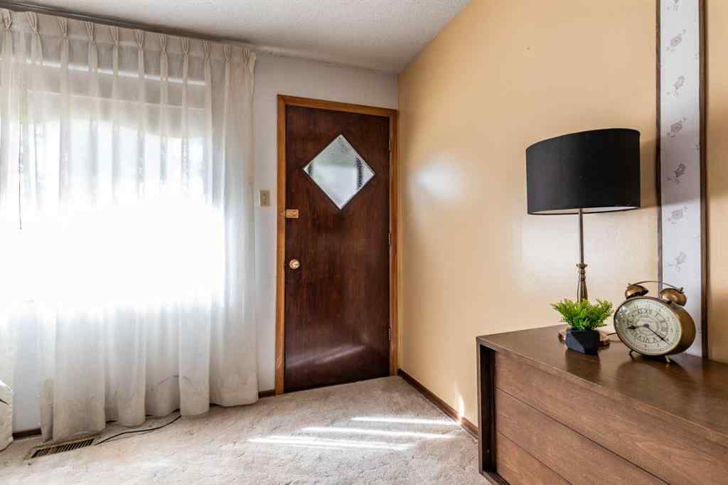 MLS® A2266218 - 1070 Queen Street SE in River Flats Medicine Hat, Residential