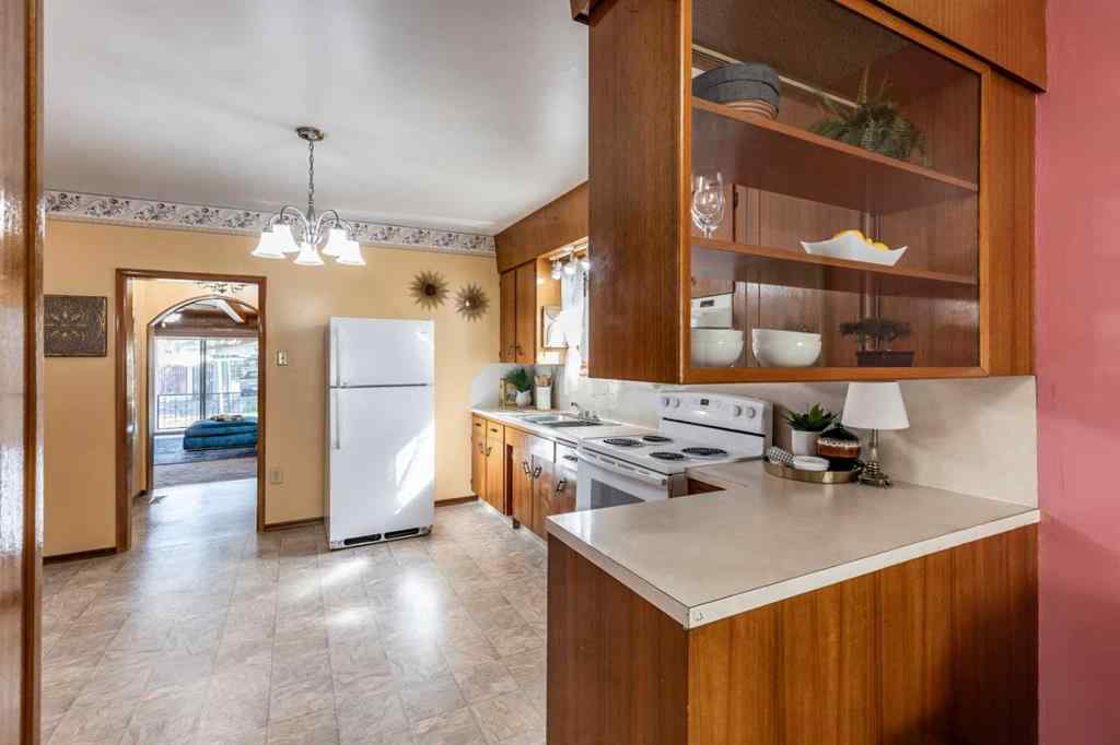 MLS® A2266218 - 1070 Queen Street SE in River Flats Medicine Hat, Residential