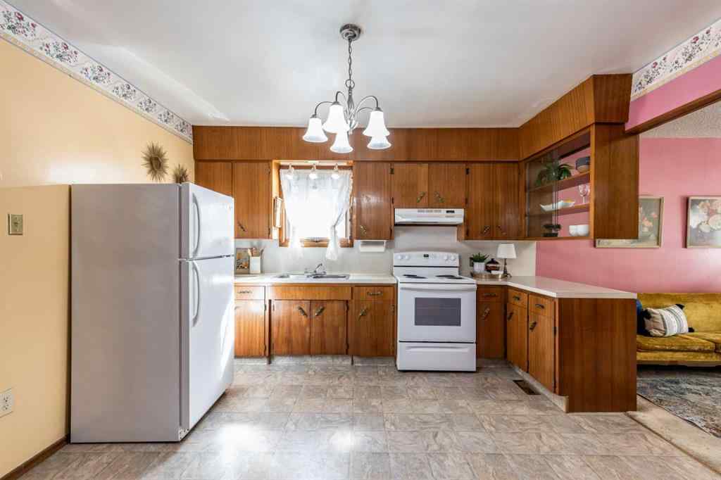 MLS® A2266218 - 1070 Queen Street SE in River Flats Medicine Hat, Residential