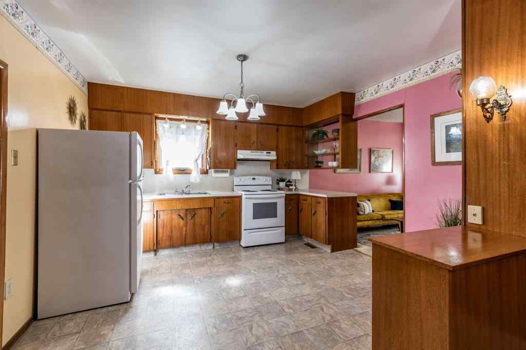 MLS® A2266218 - 1070 Queen Street SE in River Flats Medicine Hat, Residential