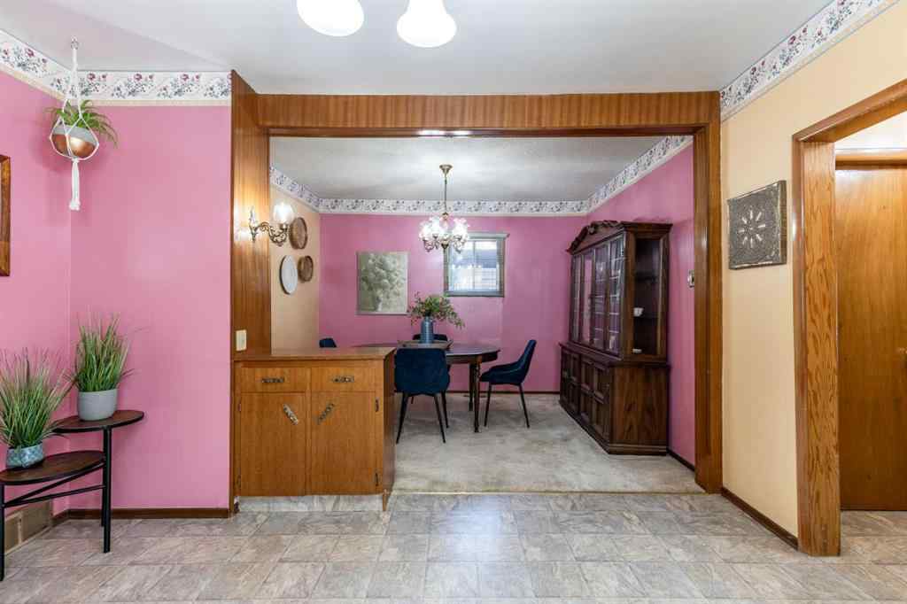 MLS® A2266218 - 1070 Queen Street SE in River Flats Medicine Hat, Residential