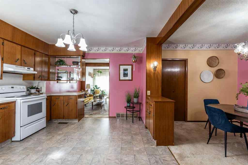 MLS® A2266218 - 1070 Queen Street SE in River Flats Medicine Hat, Residential