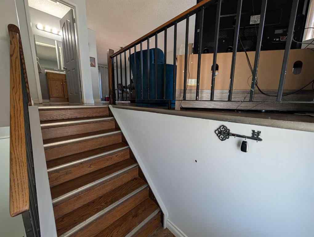 MLS® A2266222 - 52 Collins Crescent SE in Crestwood-Norwood Medicine Hat, Residential