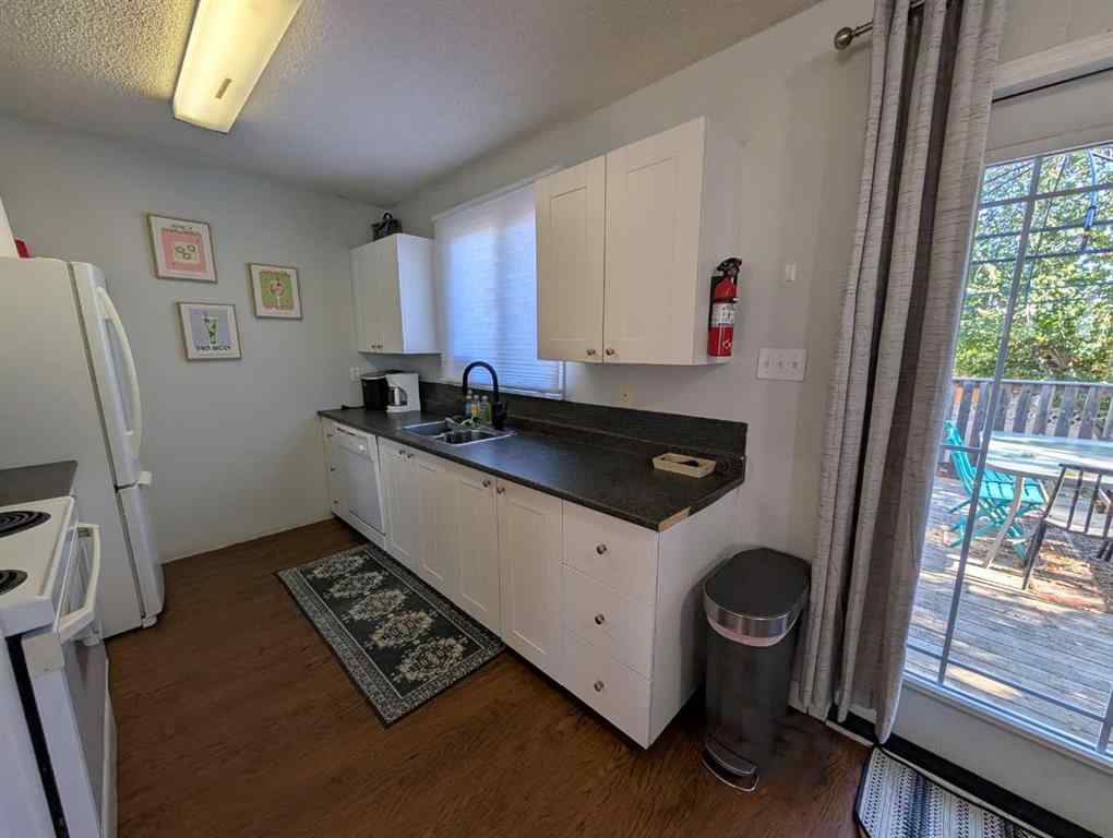 MLS® A2266222 - 52 Collins Crescent SE in Crestwood-Norwood Medicine Hat, Residential