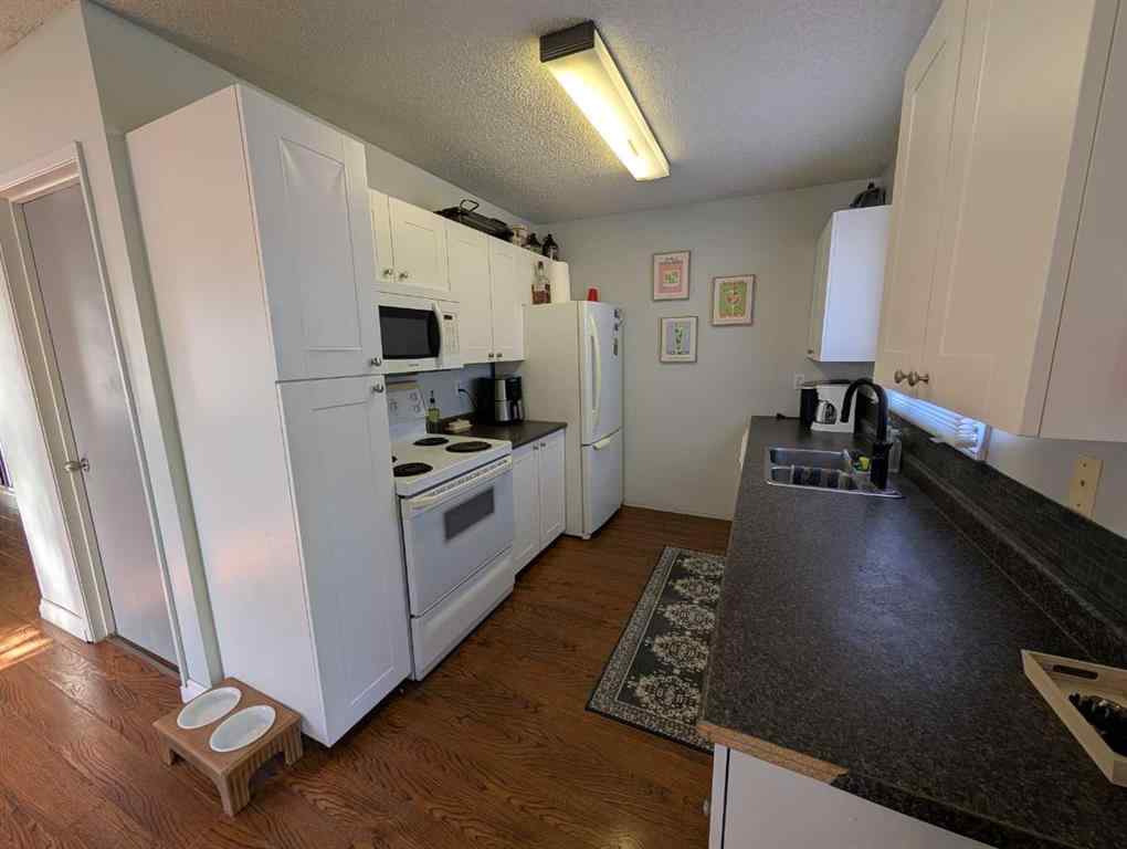 MLS® A2266222 - 52 Collins Crescent SE in Crestwood-Norwood Medicine Hat, Residential