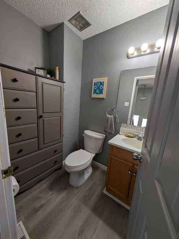 MLS® A2266222 - 52 Collins Crescent SE in Crestwood-Norwood Medicine Hat, Residential