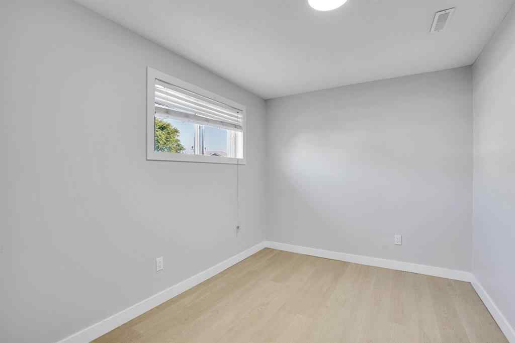 MLS® A2266227 - 39 Ventura Road NE in Vista Heights Calgary, Residential