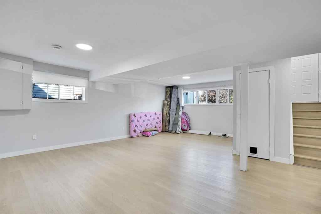 MLS® A2266227 - 39 Ventura Road NE in Vista Heights Calgary, Residential