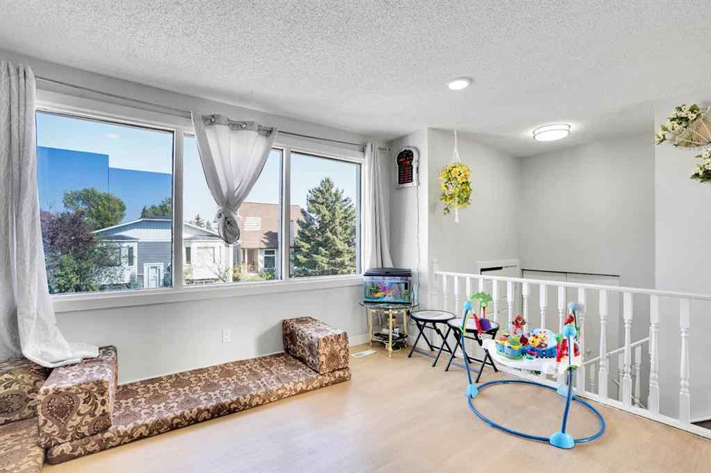 MLS® A2266227 - 39 Ventura Road NE in Vista Heights Calgary, Residential