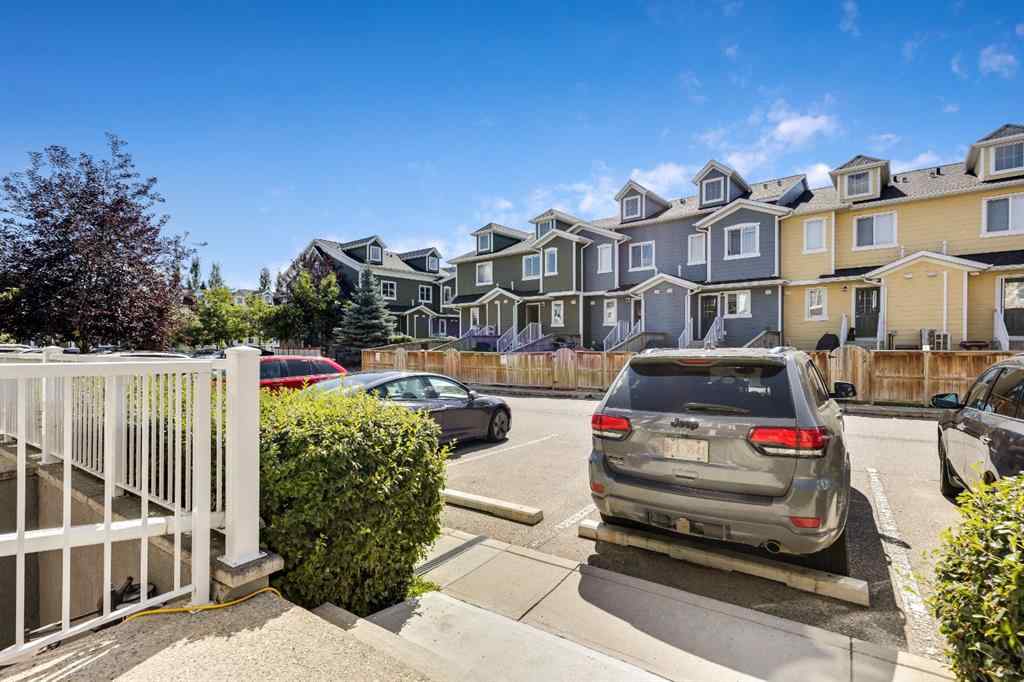 MLS® A2266228 - 220 Mckenzie Towne Close SE in McKenzie Towne Calgary, Residential