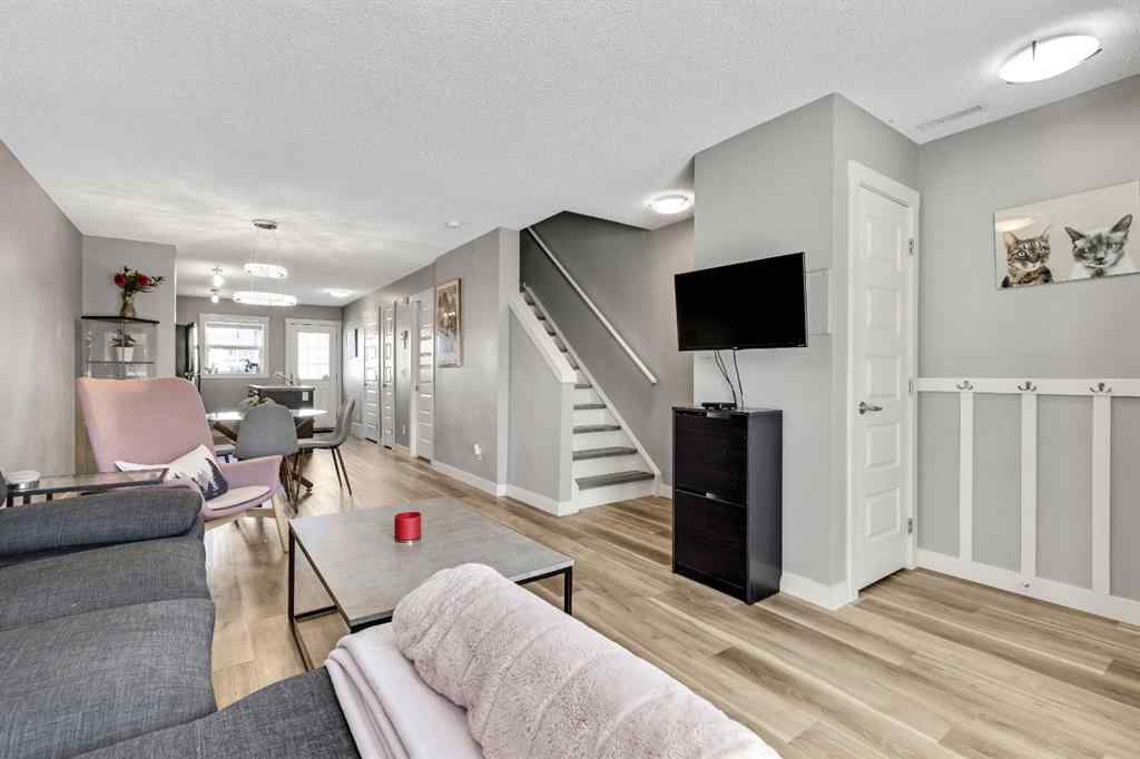 MLS® A2266228 - 220 Mckenzie Towne Close SE in McKenzie Towne Calgary, Residential