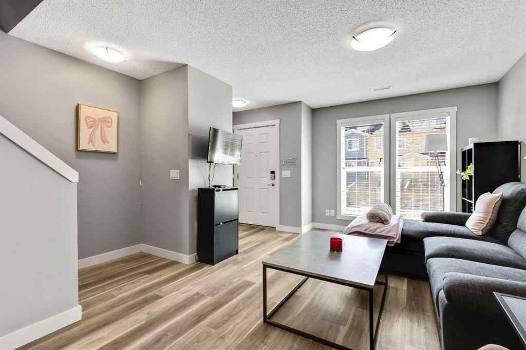 MLS® A2266228 - 220 Mckenzie Towne Close SE in McKenzie Towne Calgary, Residential