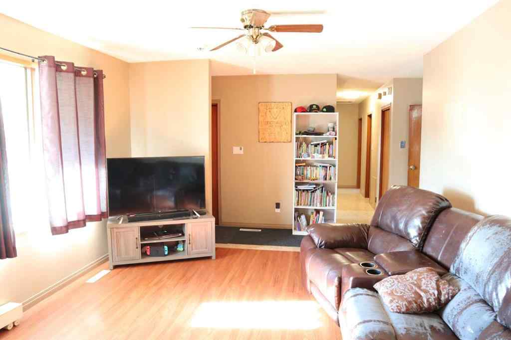 MLS® A2266247 - 5010 40 Avenue  in Parkdale Wetaskiwin, Residential