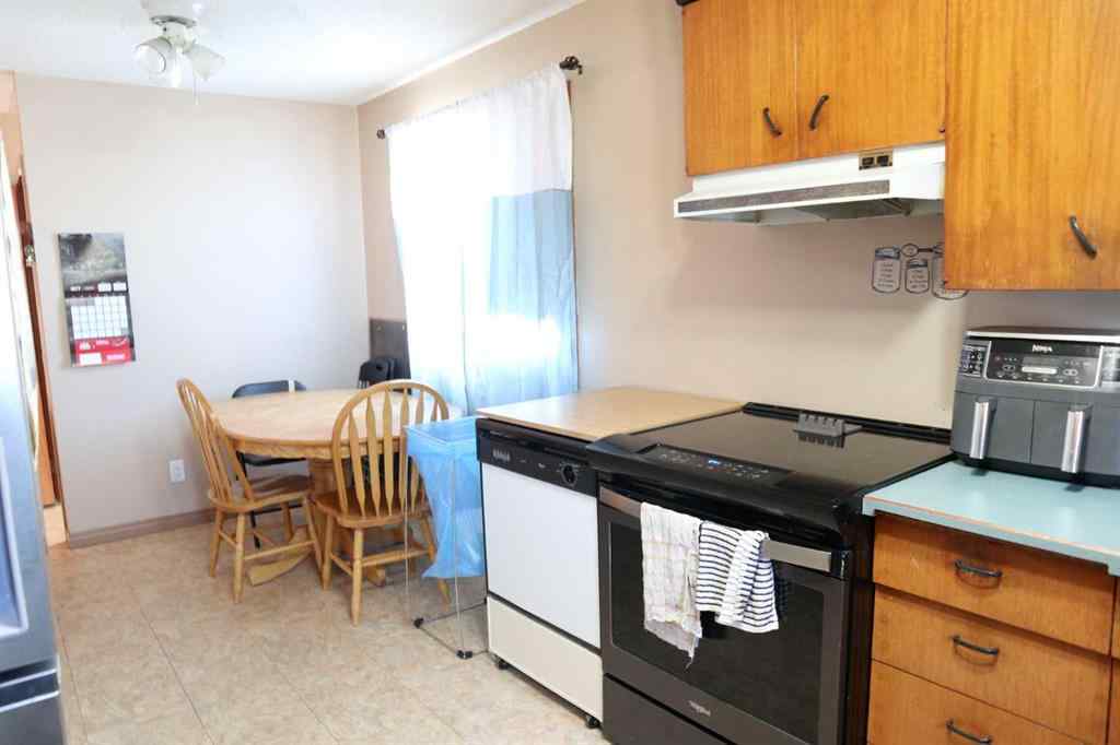 MLS® A2266247 - 5010 40 Avenue  in Parkdale Wetaskiwin, Residential