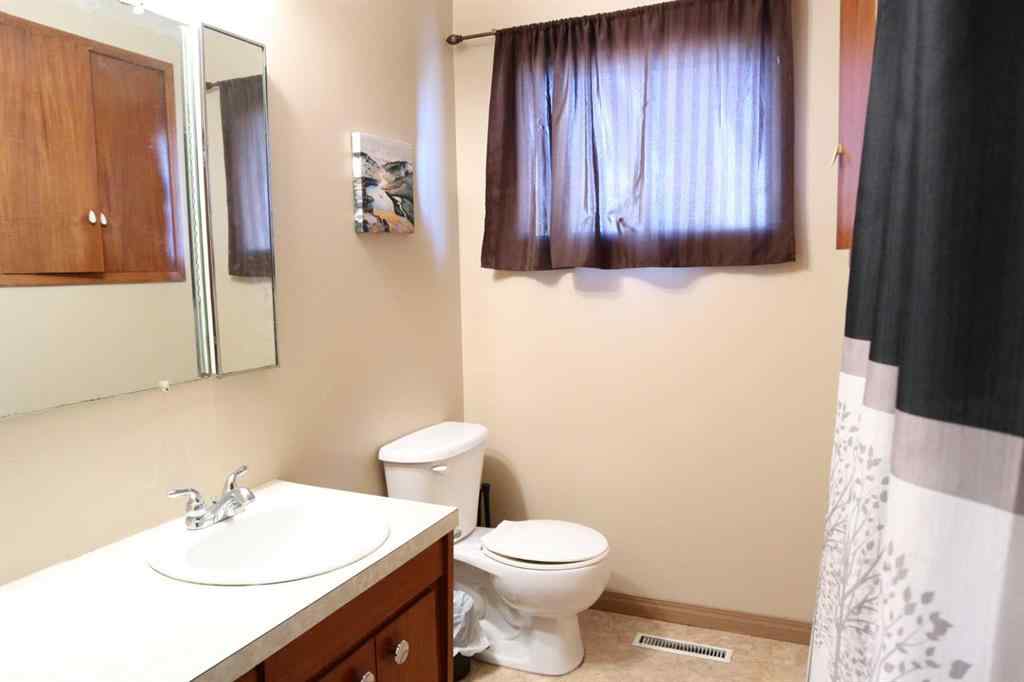 MLS® A2266247 - 5010 40 Avenue  in Parkdale Wetaskiwin, Residential