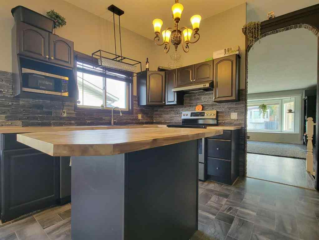 MLS&reg; # A2266267 - 6626 94 Street  in Country Club Estates Grande Prairie, Residential Open Houses