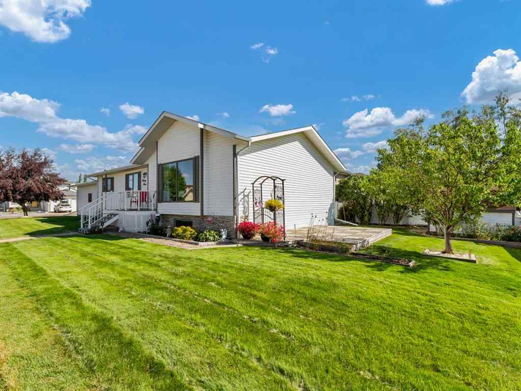 MLS® A2266272 - 27 Turner Drive SE in Ross Glen Medicine Hat, Residential
