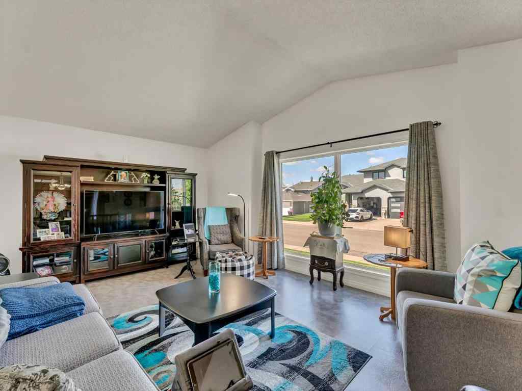 MLS® A2266272 - 27 Turner Drive SE in Ross Glen Medicine Hat, Residential