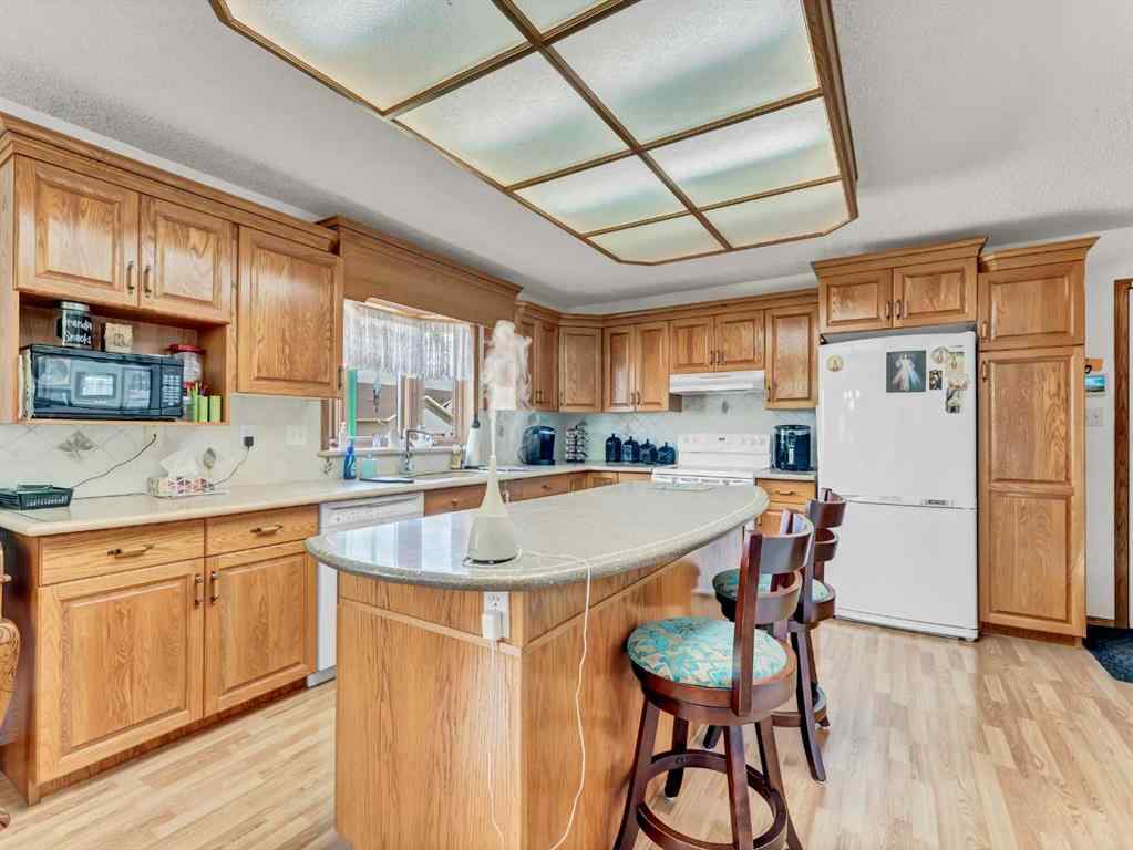 MLS® A2266272 - 27 Turner Drive SE in Ross Glen Medicine Hat, Residential