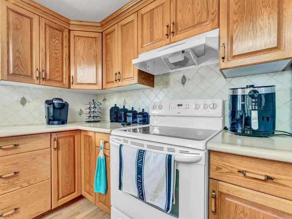 MLS® A2266272 - 27 Turner Drive SE in Ross Glen Medicine Hat, Residential