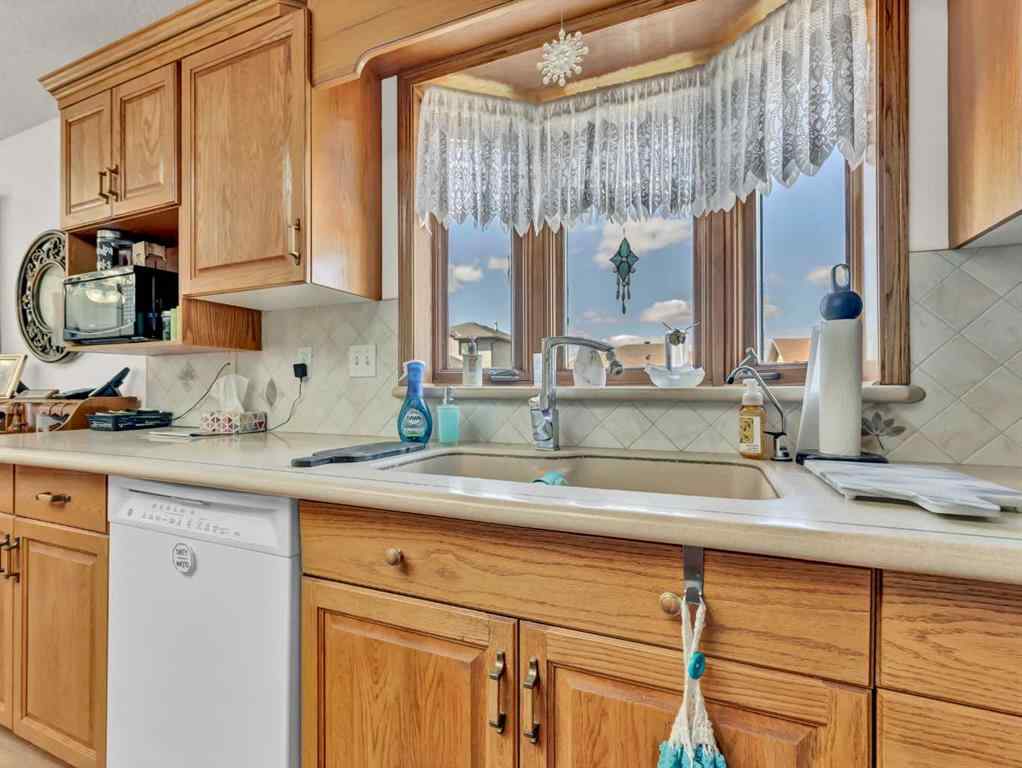 MLS® A2266272 - 27 Turner Drive SE in Ross Glen Medicine Hat, Residential