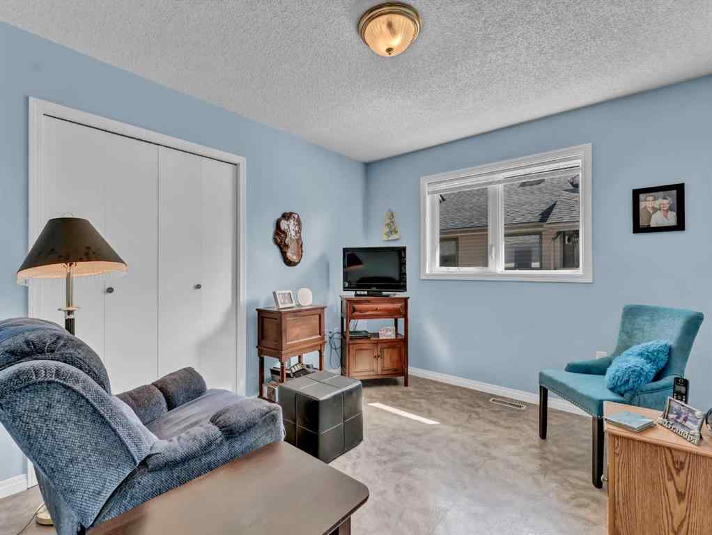 MLS® A2266272 - 27 Turner Drive SE in Ross Glen Medicine Hat, Residential