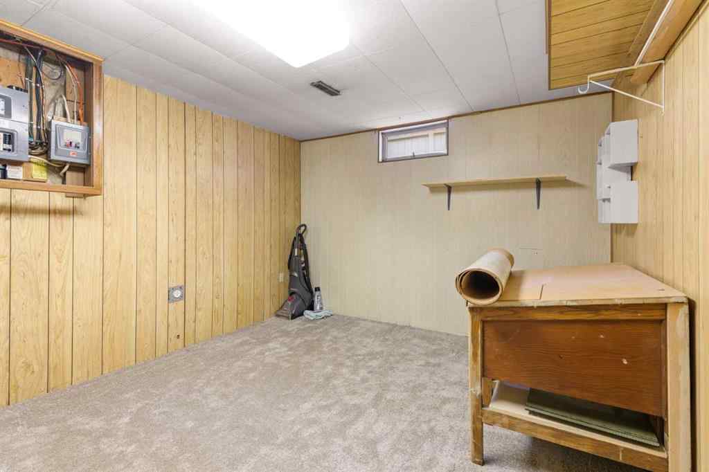 MLS® A2266273 - 751 Mccutcheon Drive NW in Northwest Crescent Heights Medicine Hat, Residential