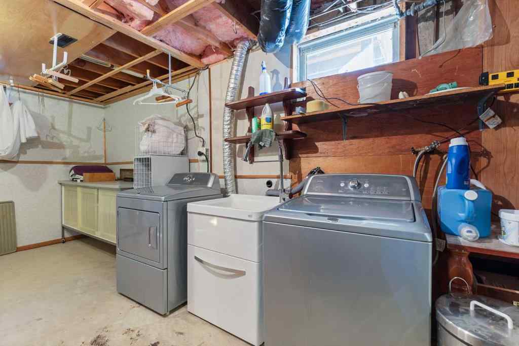 MLS® A2266273 - 751 Mccutcheon Drive NW in Northwest Crescent Heights Medicine Hat, Residential