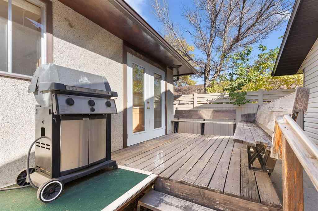 MLS® A2266273 - 751 Mccutcheon Drive NW in Northwest Crescent Heights Medicine Hat, Residential