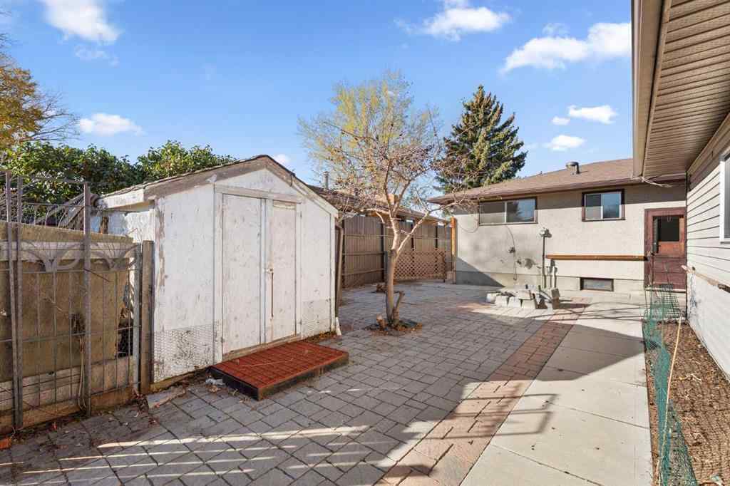 MLS® A2266273 - 751 Mccutcheon Drive NW in Northwest Crescent Heights Medicine Hat, Residential