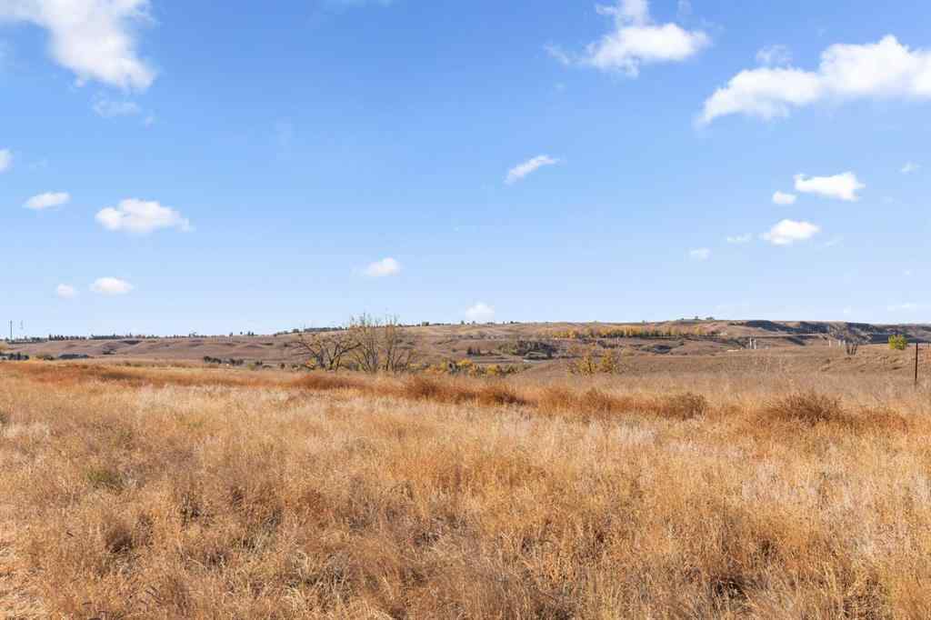 MLS® A2266273 - 751 Mccutcheon Drive NW in Northwest Crescent Heights Medicine Hat, Residential