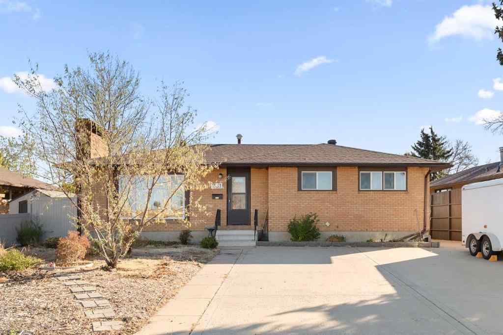 MLS® A2266273 - 751 Mccutcheon Drive NW in Northwest Crescent Heights Medicine Hat, Residential