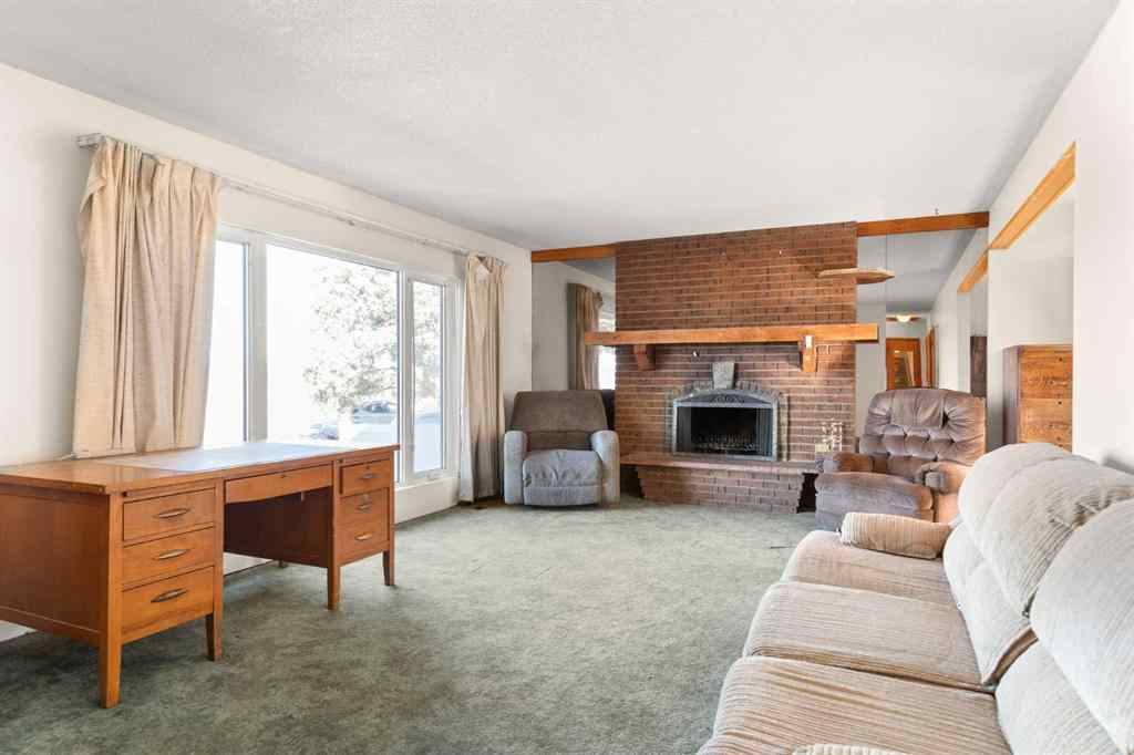 MLS® A2266273 - 751 Mccutcheon Drive NW in Northwest Crescent Heights Medicine Hat, Residential