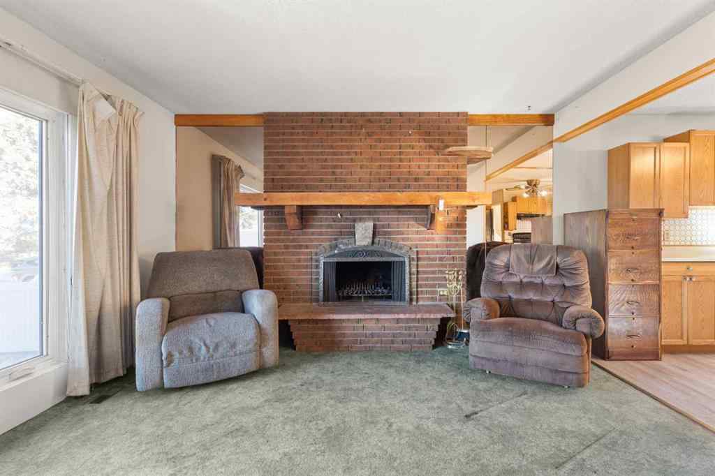 MLS® A2266273 - 751 Mccutcheon Drive NW in Northwest Crescent Heights Medicine Hat, Residential