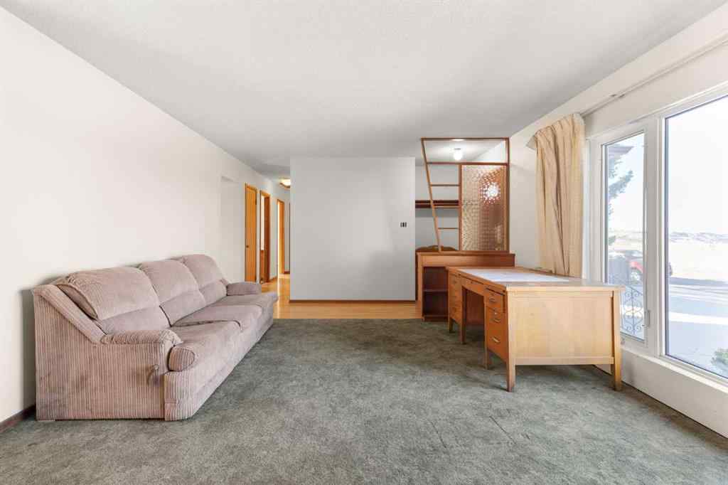 MLS® A2266273 - 751 Mccutcheon Drive NW in Northwest Crescent Heights Medicine Hat, Residential