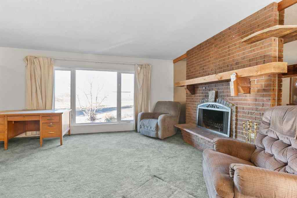 MLS® A2266273 - 751 Mccutcheon Drive NW in Northwest Crescent Heights Medicine Hat, Residential