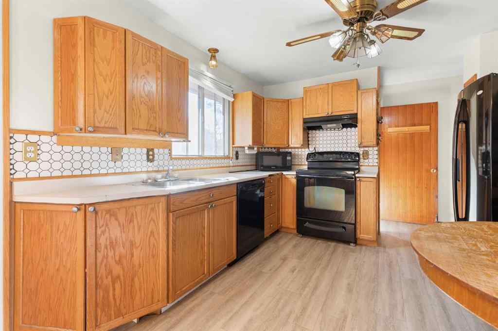 MLS® A2266273 - 751 Mccutcheon Drive NW in Northwest Crescent Heights Medicine Hat, Residential