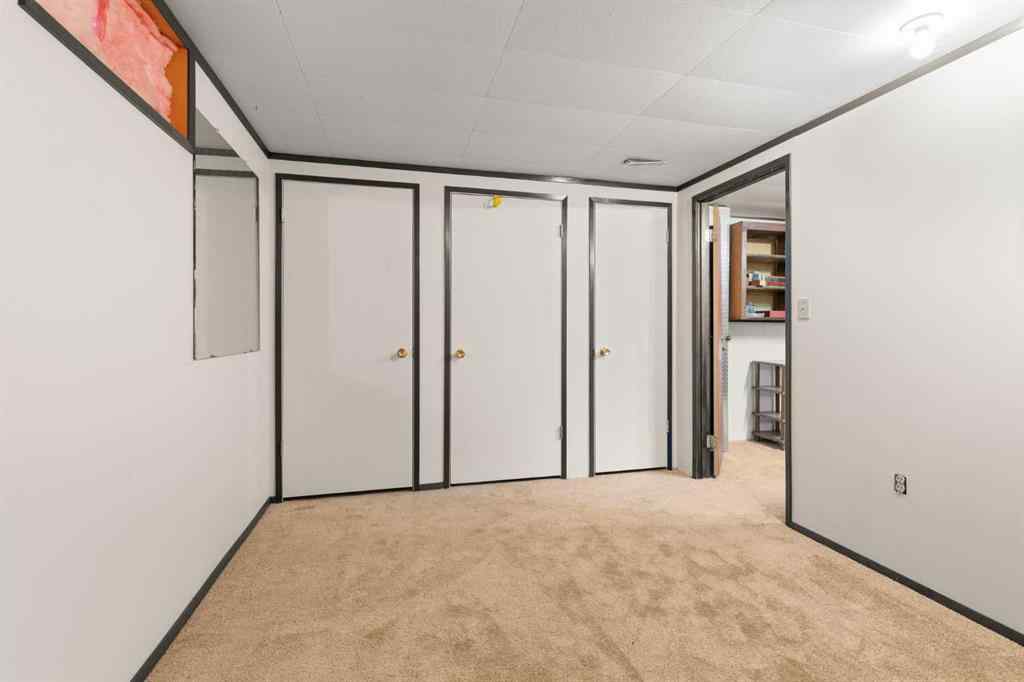 MLS® A2266273 - 751 Mccutcheon Drive NW in Northwest Crescent Heights Medicine Hat, Residential