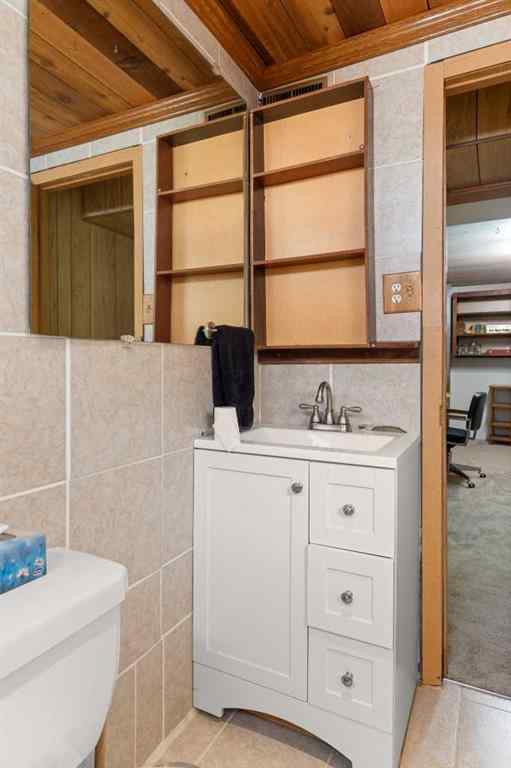 MLS® A2266273 - 751 Mccutcheon Drive NW in Northwest Crescent Heights Medicine Hat, Residential