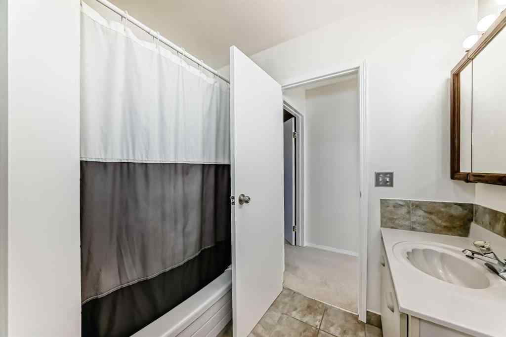 MLS® A2266284 - 172 Sunvale Crescent SE in Sundance Calgary, Residential