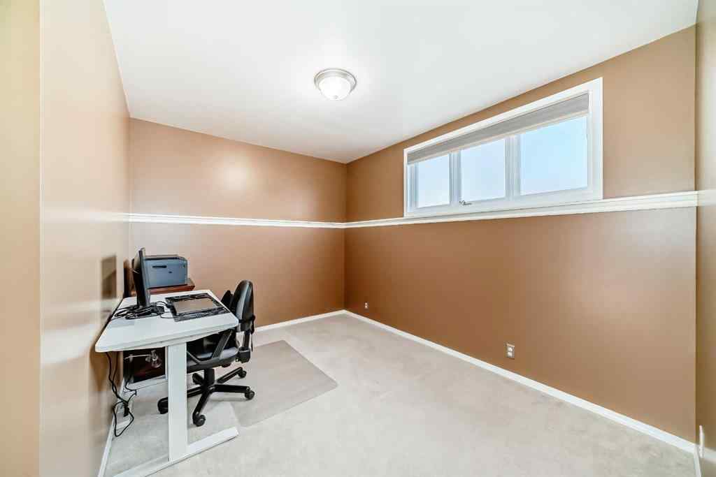 MLS® A2266284 - 172 Sunvale Crescent SE in Sundance Calgary, Residential