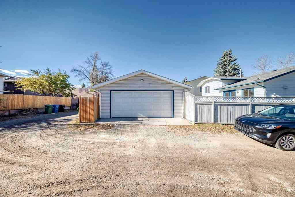 MLS® A2266284 - 172 Sunvale Crescent SE in Sundance Calgary, Residential